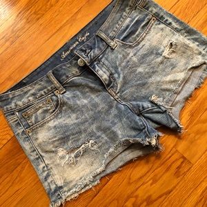 Cut off jean shorts - light wash